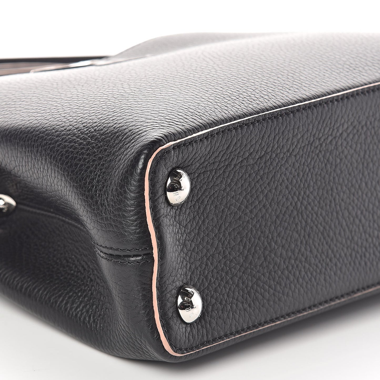 Taurillon Capucines BB Black Petale