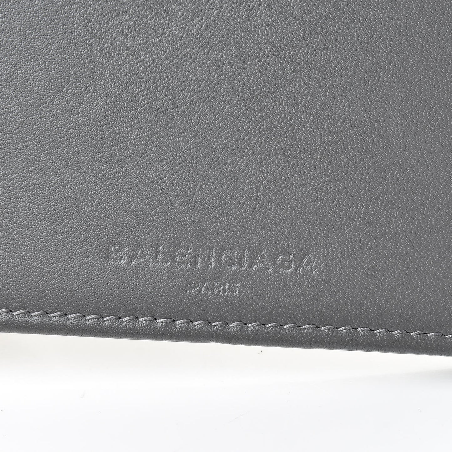 Agneau Arena Nappa Glover Flap Card Case Gris Fumee