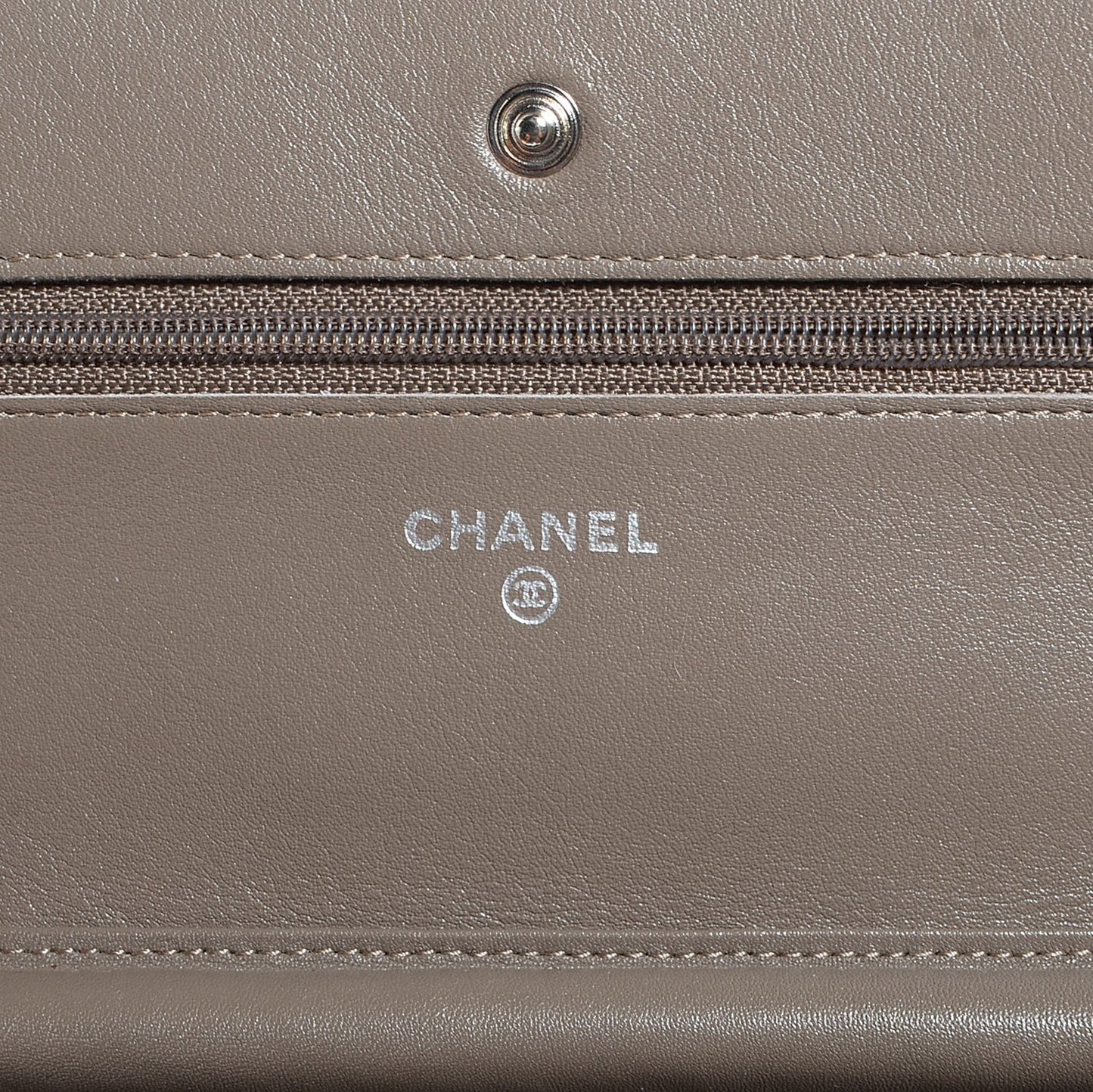 Patent Quilted Wallet On Chain WOC Grey