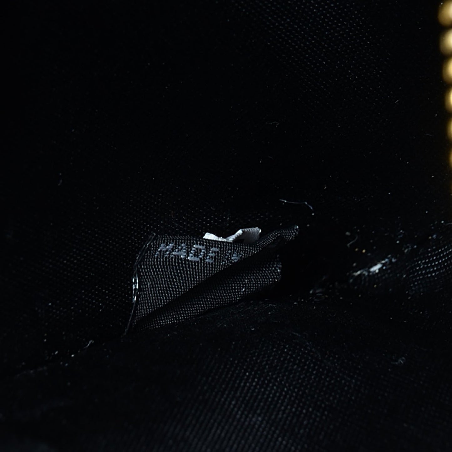 Vitello Daino Zip Around Wallet Nero Black