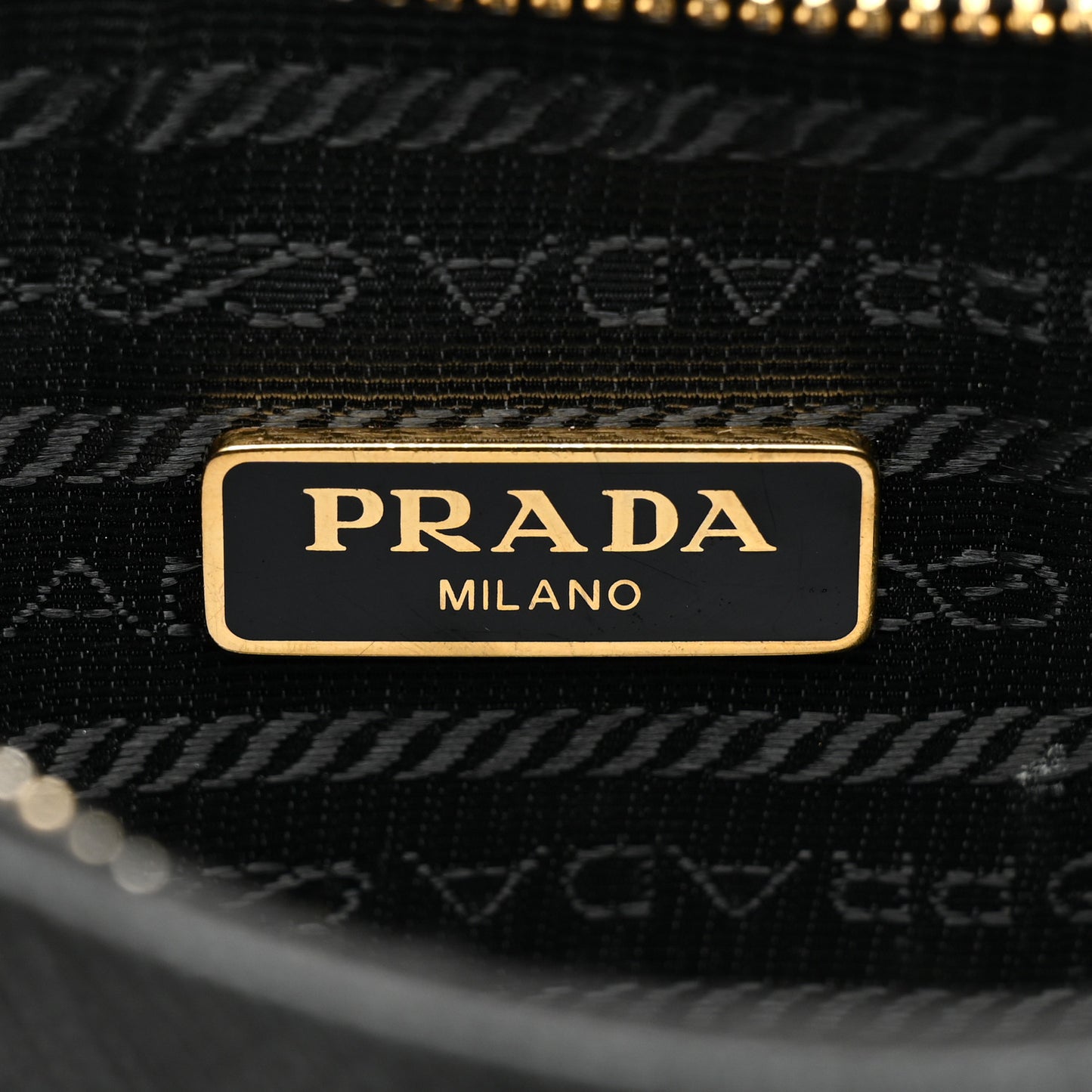 Saffiano Lux Re-Edition 2005 Shoulder Bag Black