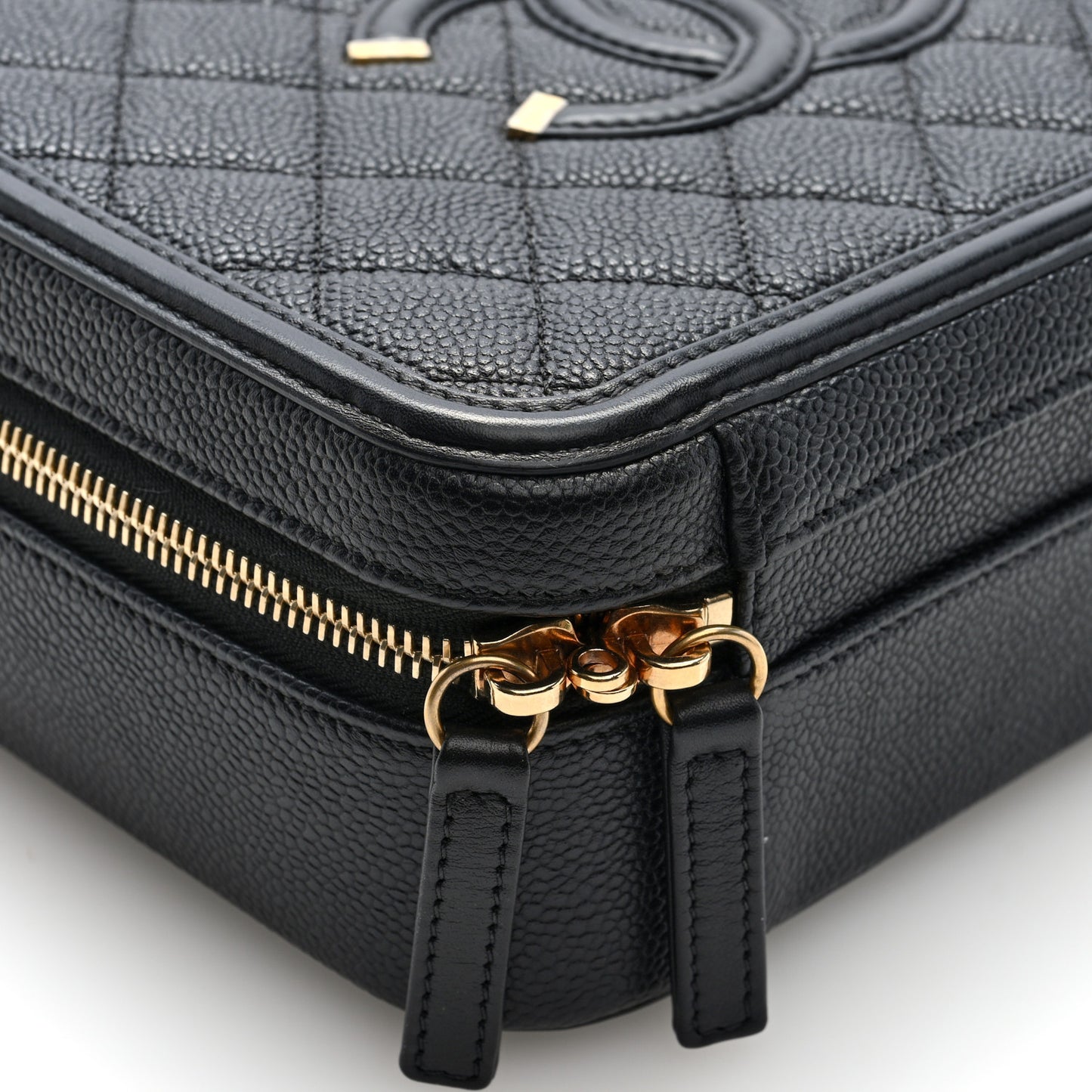 Caviar Quilted Medium CC Filigree Vanity Case Black