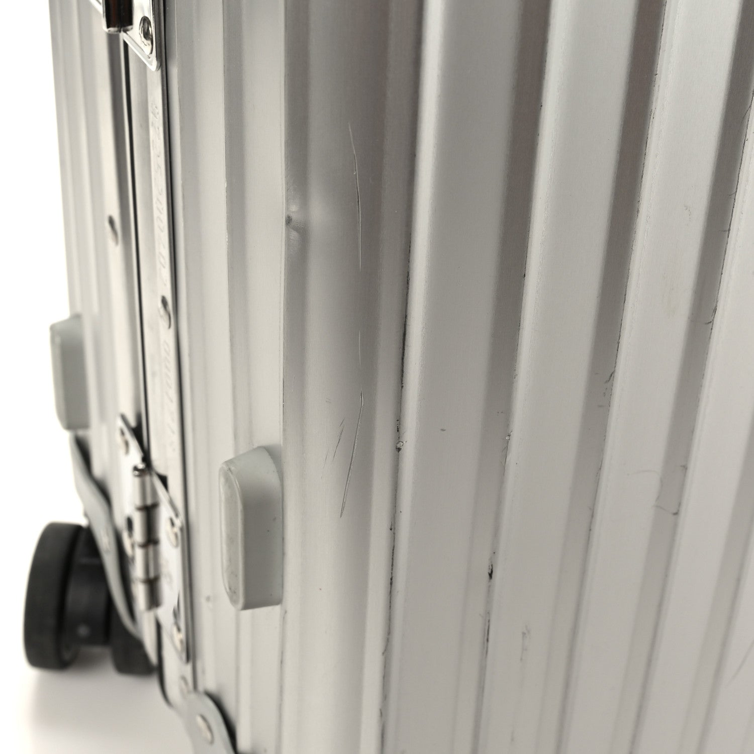 Rimowa Aluminum Classic Cabin Silver 9 of 11