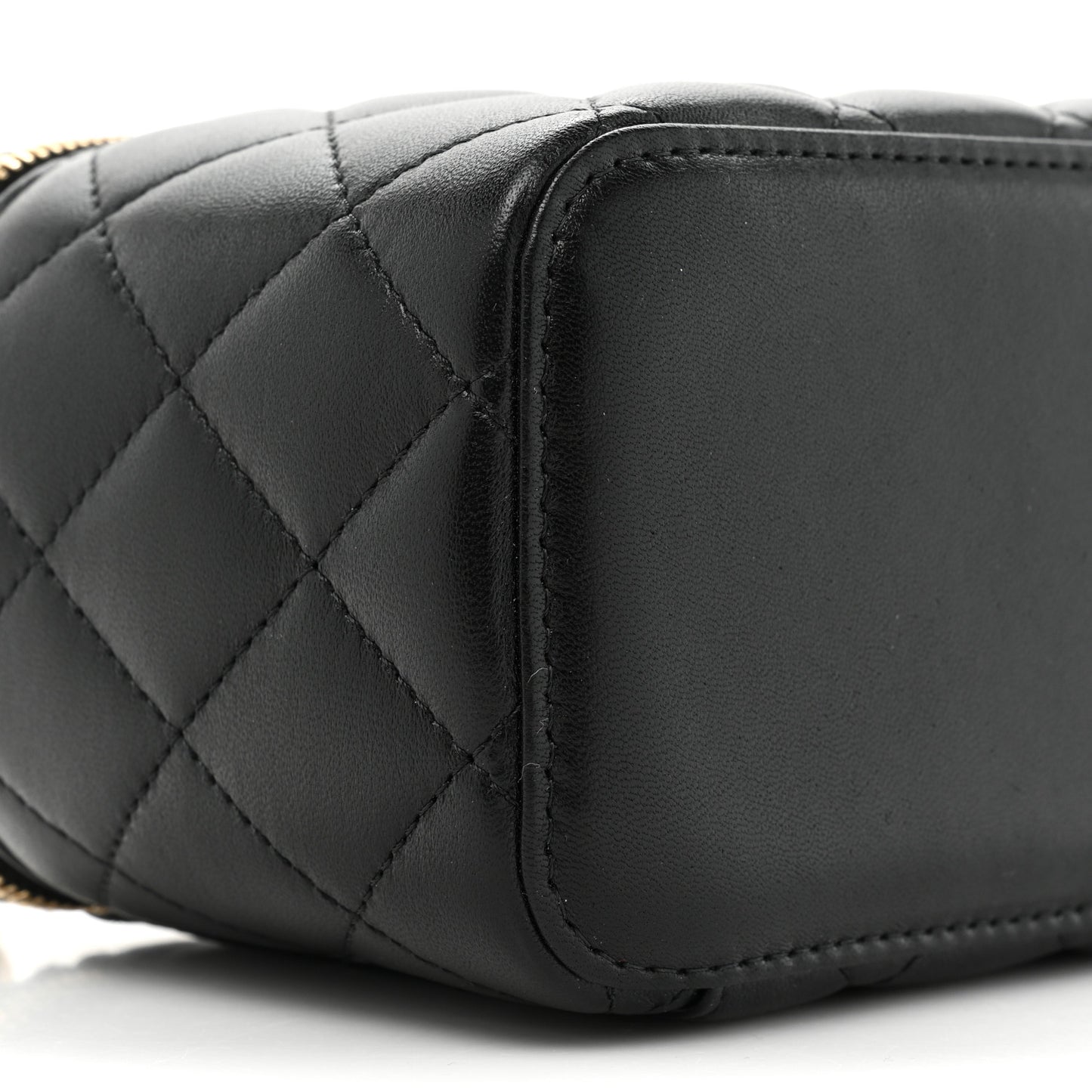 Lambskin Quilted Small Pearl Crush Vanity Case With Chain Black