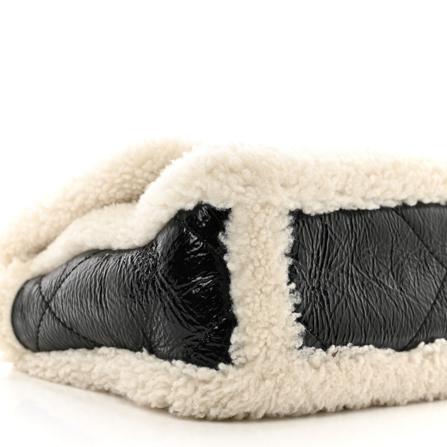 Crumpled Calfskin Shearling Sheepskin Quilted Medium Chanel 19 Flap Black