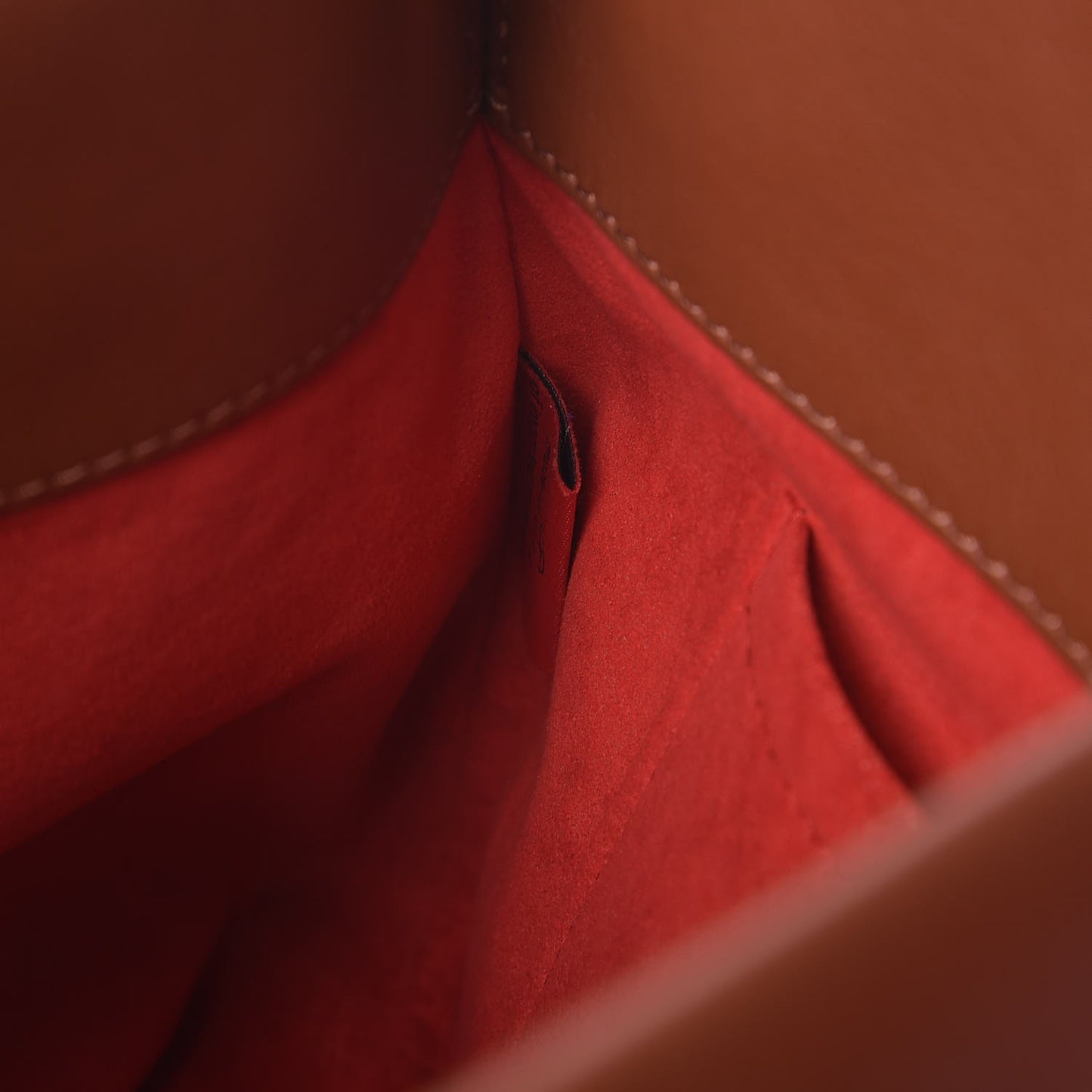 Monogram Tuileries Besace Caramel Rouge