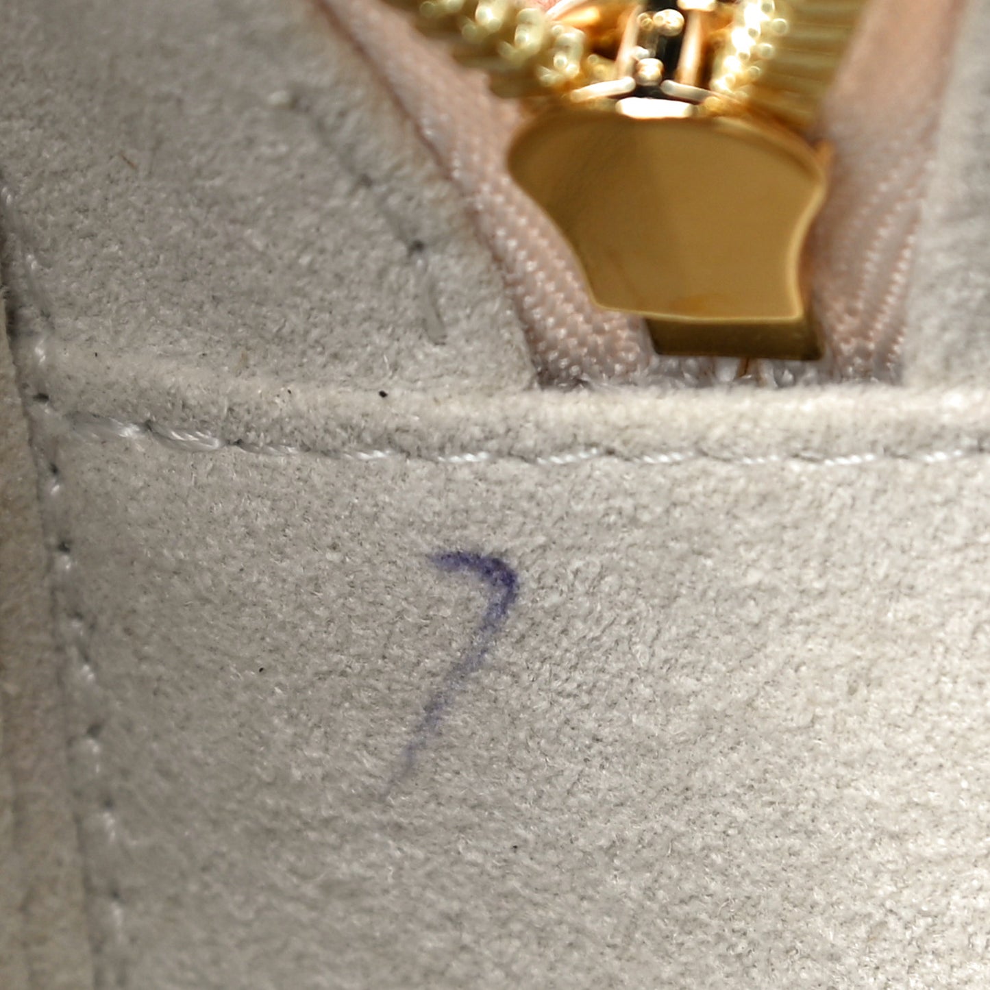 Damier Azur Boite Chapeau Souple PM
