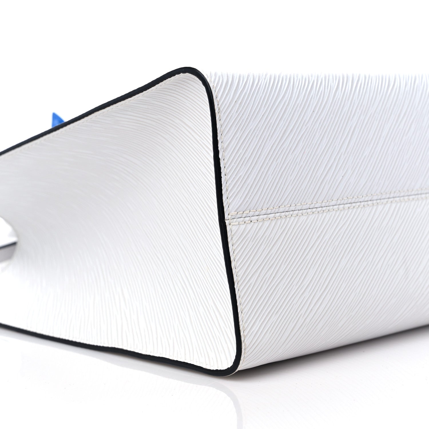 Louis Vuitton Epi Onthego MM White 7 of 9
