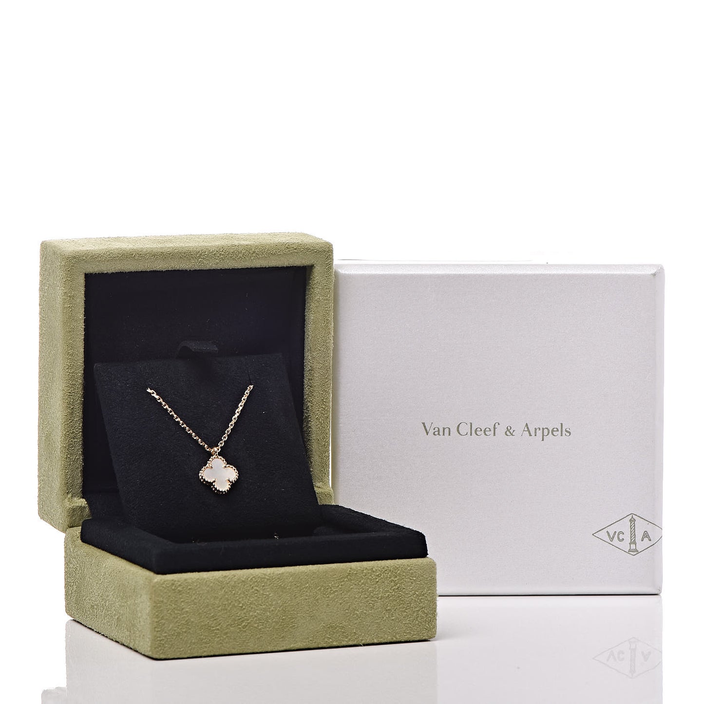 18K Yellow Gold Mother of Pearl Sweet Alhambra Pendant Necklace