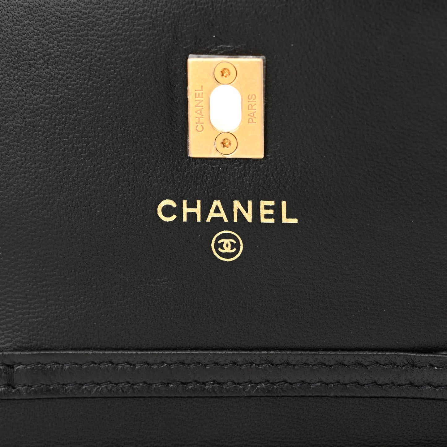Lambskin Quilted Pearl Crush Clutch With Chain Black