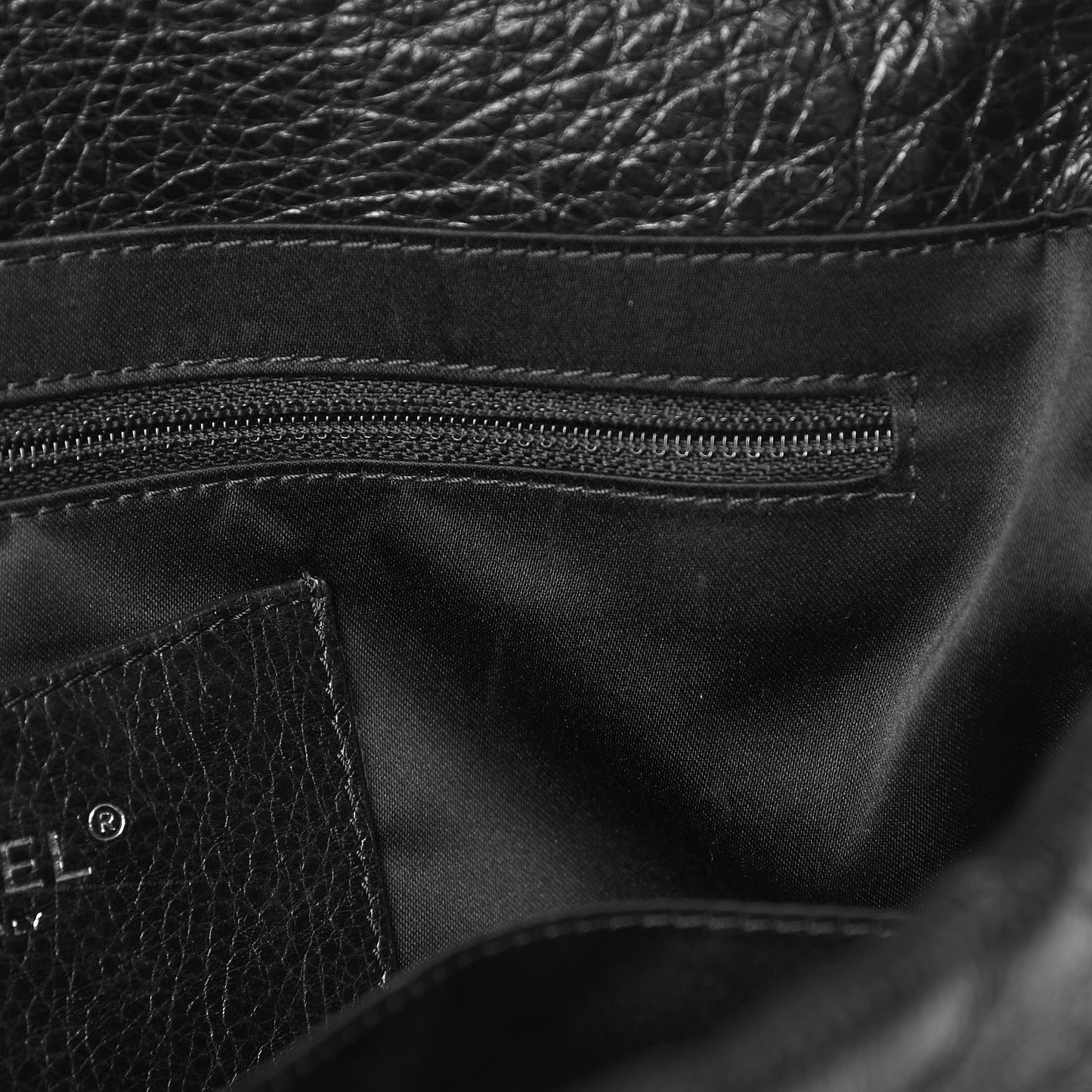 Glazed Calfskin Stitched On The Road Flap Black