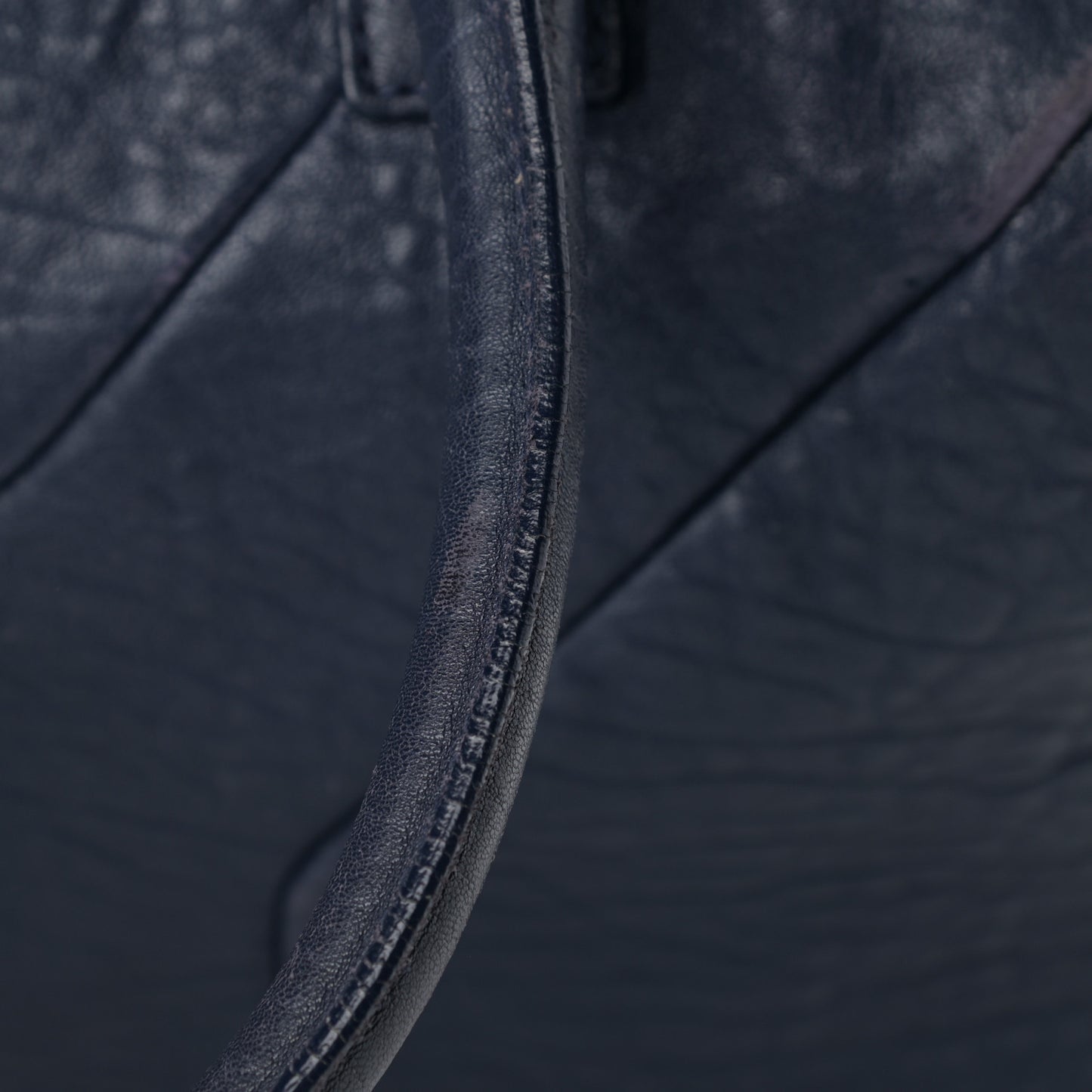 Pebbled Lambskin Medium Easy Sac Navy