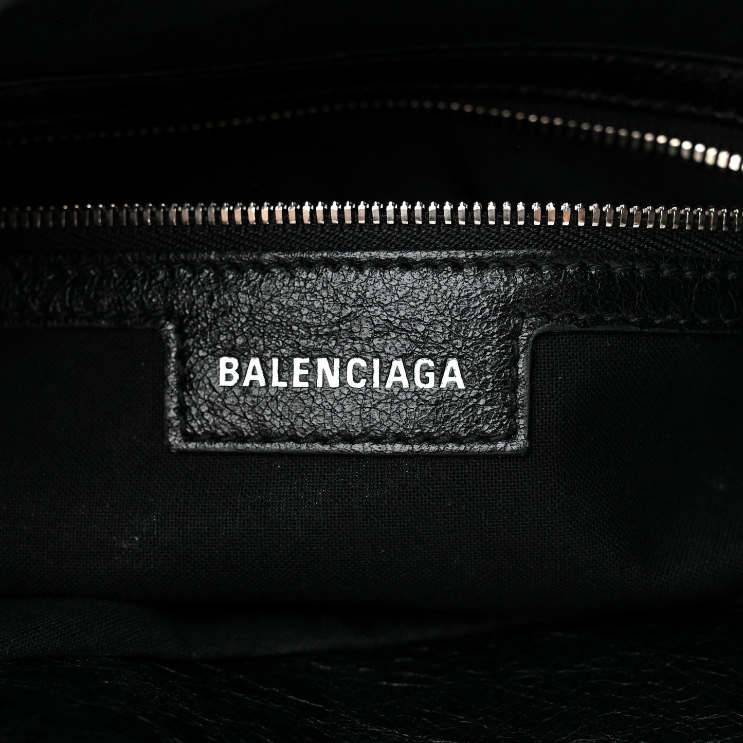 Agneau Arena Medium Le Cagole Shoulder Bag Black