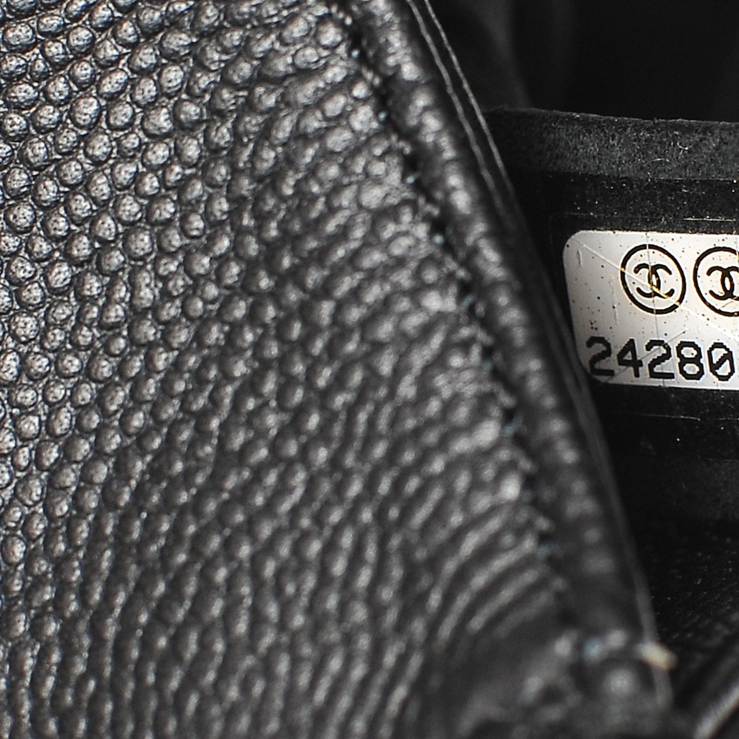 Caviar Quilted Medium Boy Flap Black