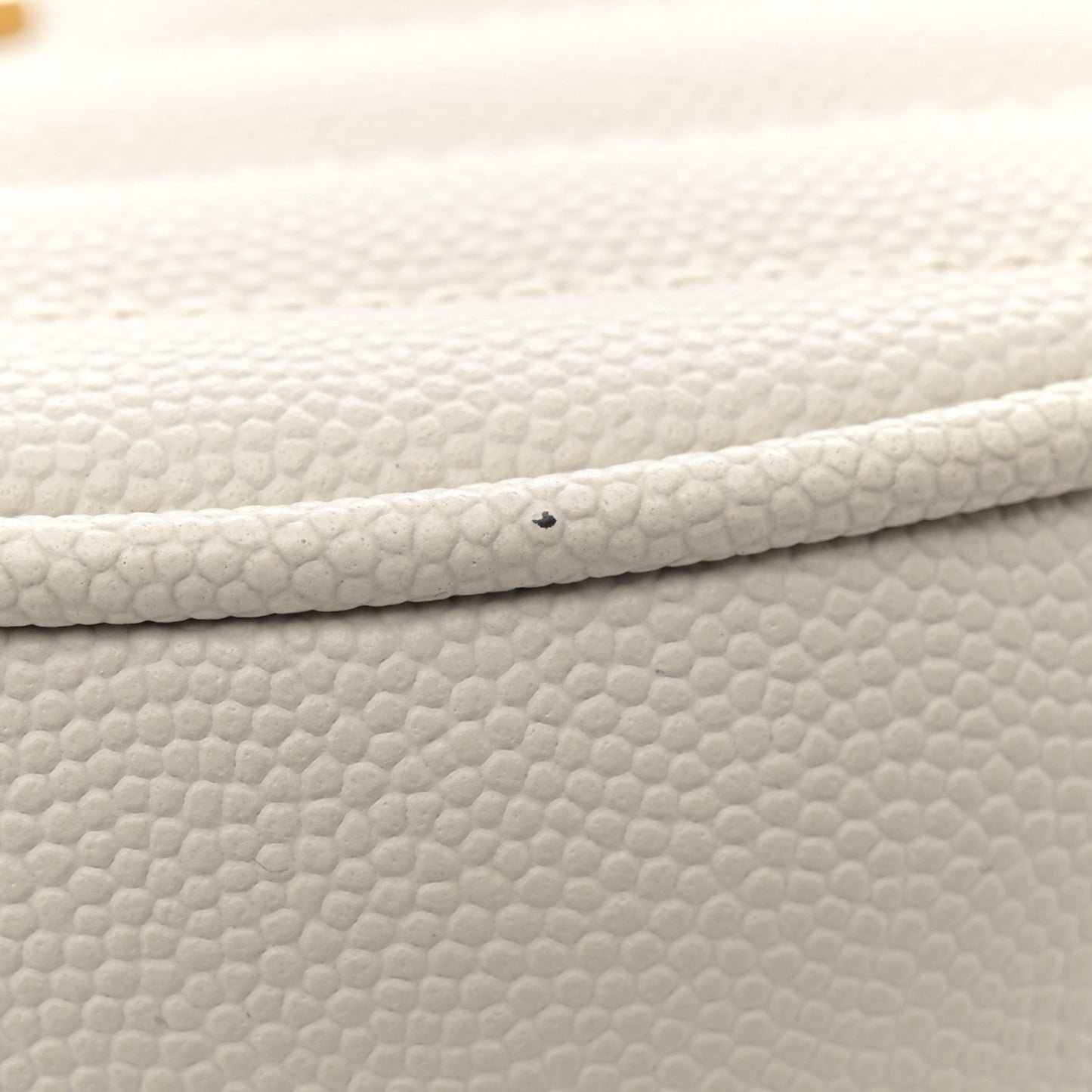 Grain De Poudre Matelasse Chevron Quilted Round Vinyle Camera Bag Crema Soft