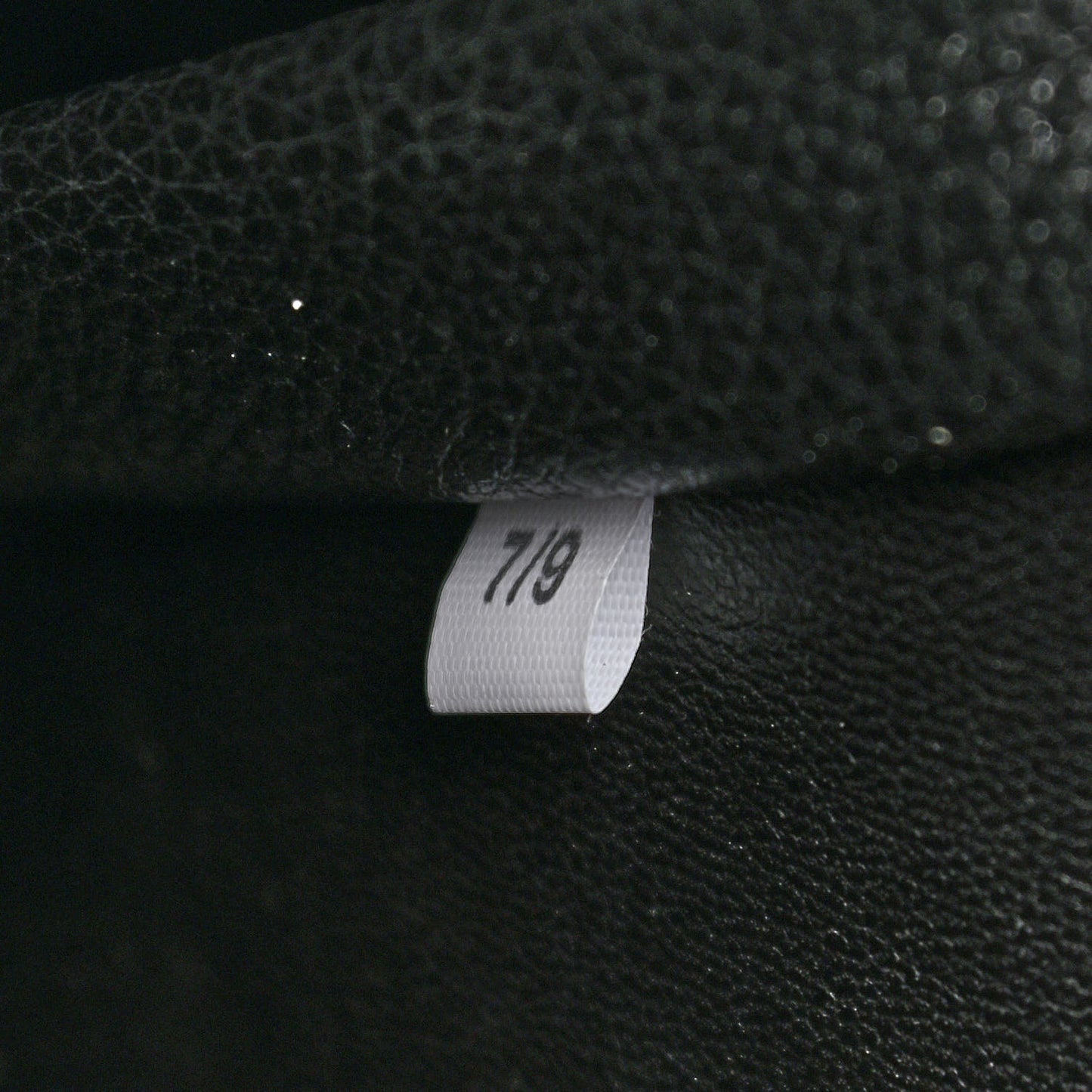 Vitello Daino Soft Medium Dynamique Tote Black