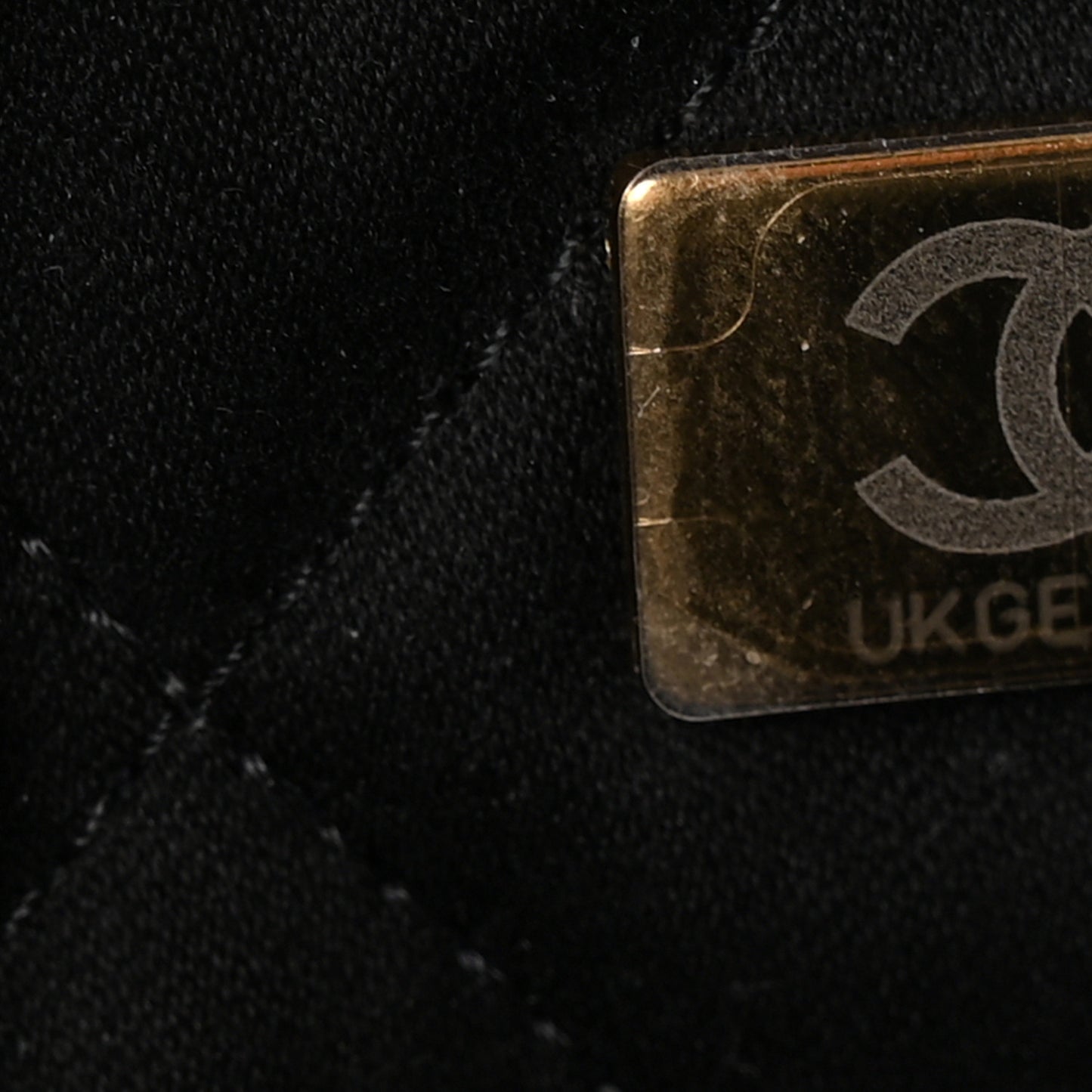 Shiny Calfskin Quilted Chanel 22 Black