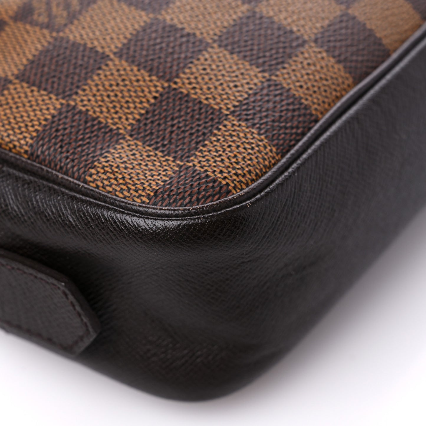 Damier Ebene Trousse Toilette 28
