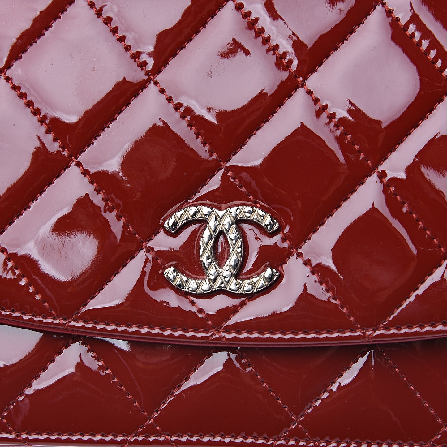 Patent Quilted Brilliant Wallet On Chain WOC Red