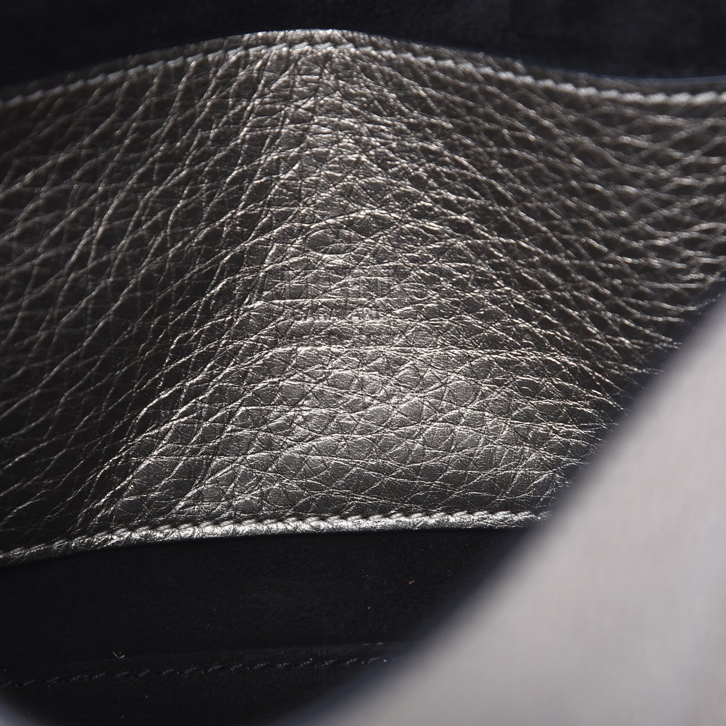 Metallic Pebbled Calfskin Medium Rockstud Flip Lock Crossbody Bag Skin