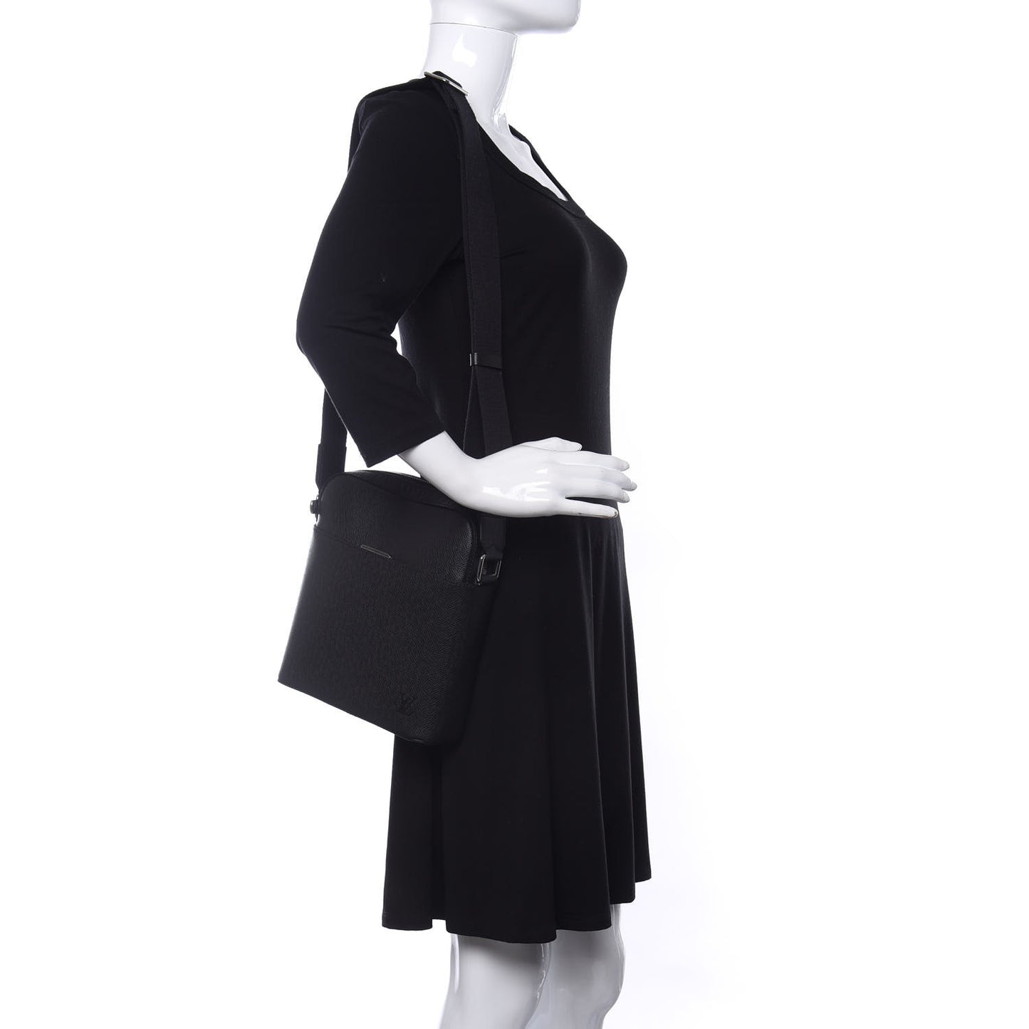 Taiga Anton Pochette Black