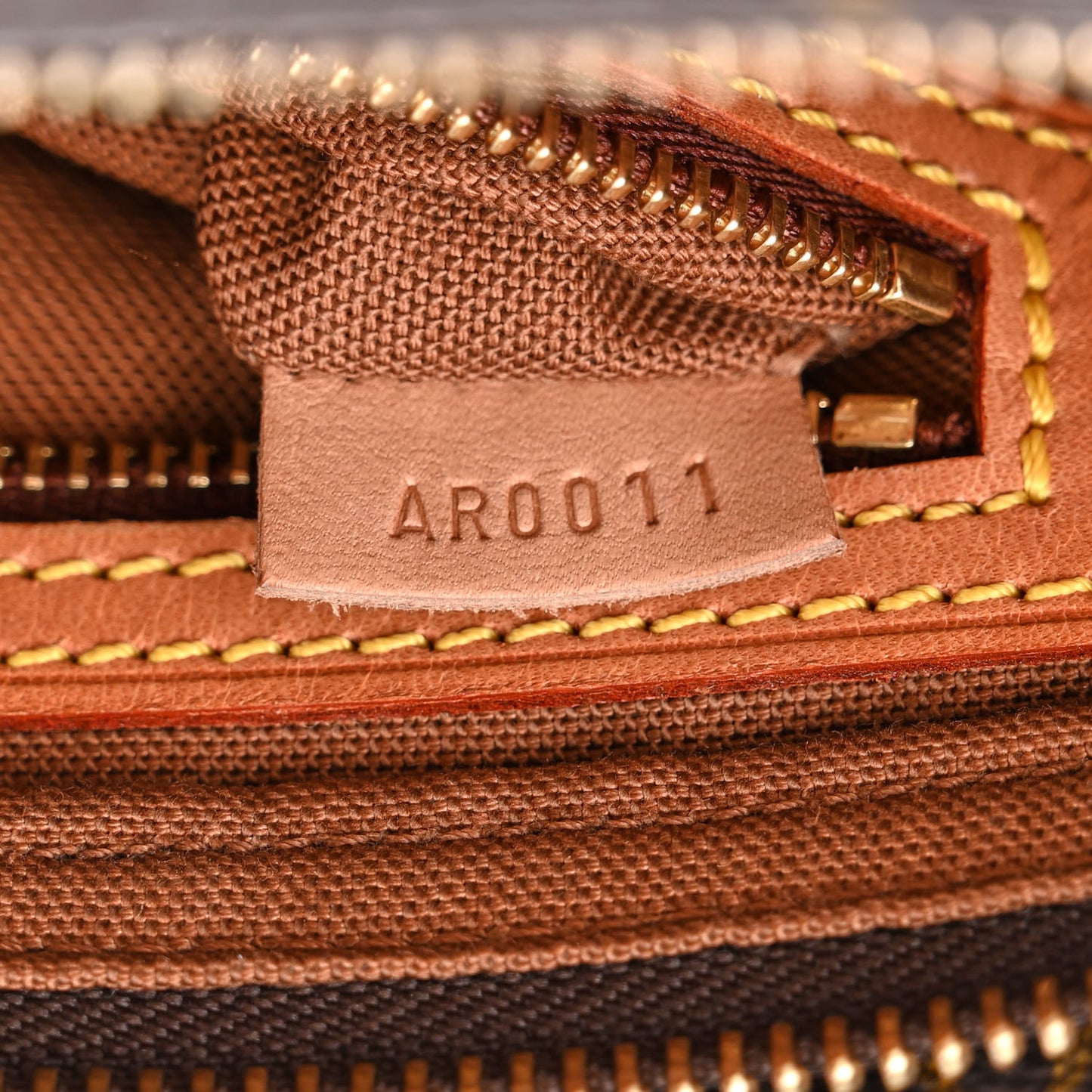 Monogram Trotteur