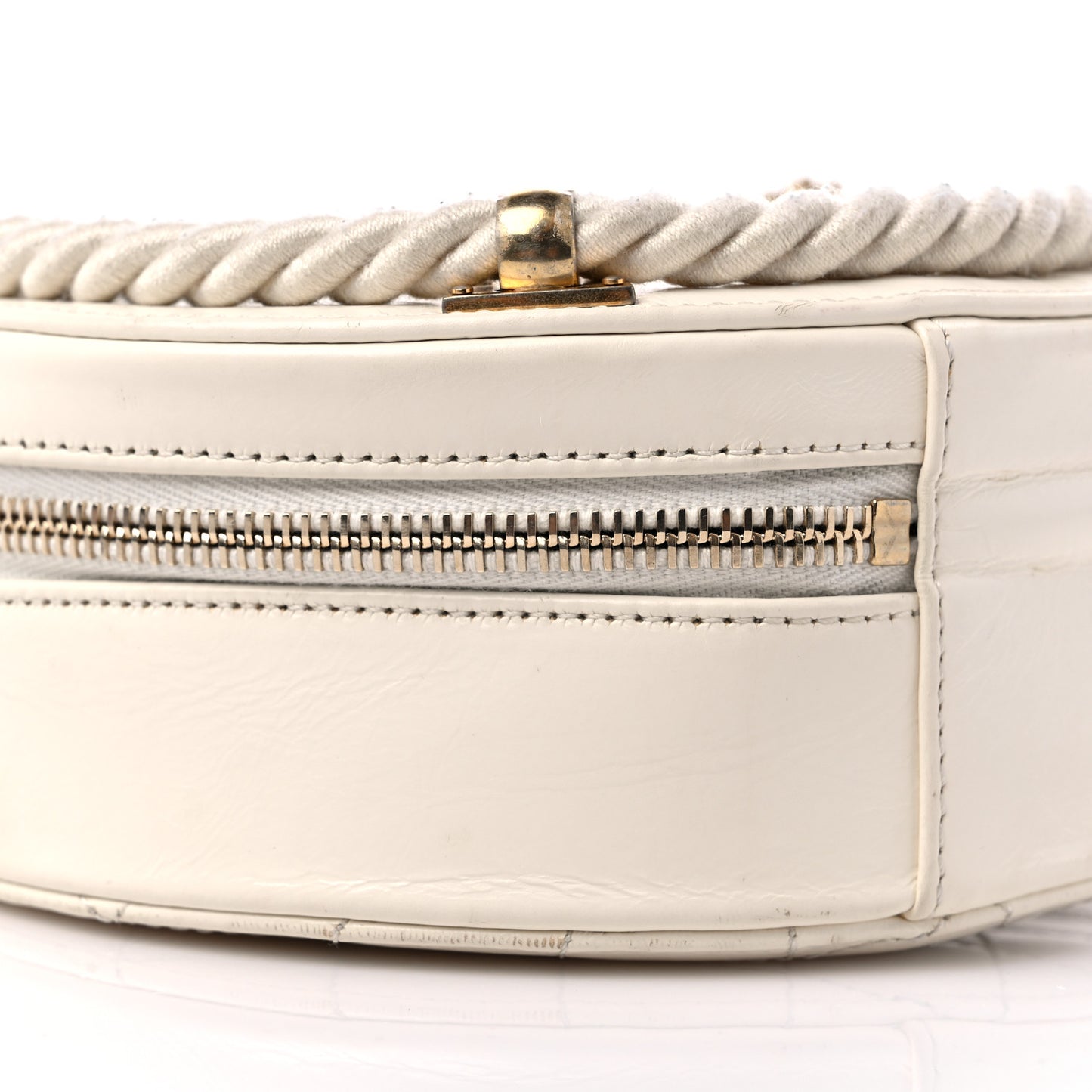 Crumpled Calfskin Cotton Small En Vogue Round Bag White