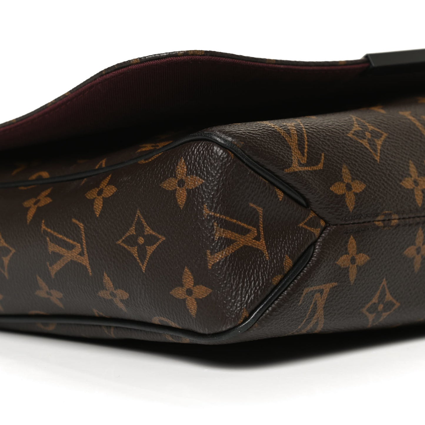 Monogram Macassar District MM