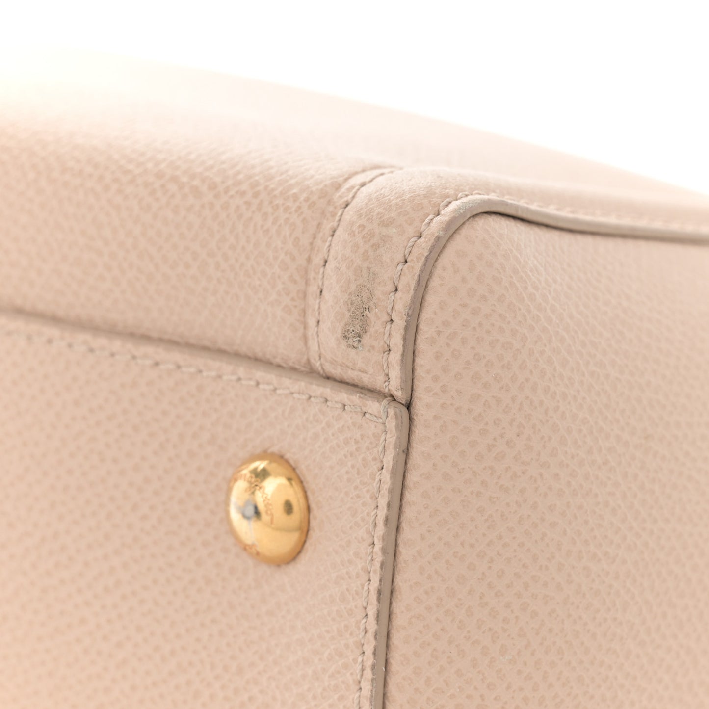 Hammered Calfskin Vara Bow Chain Tote Macadamia