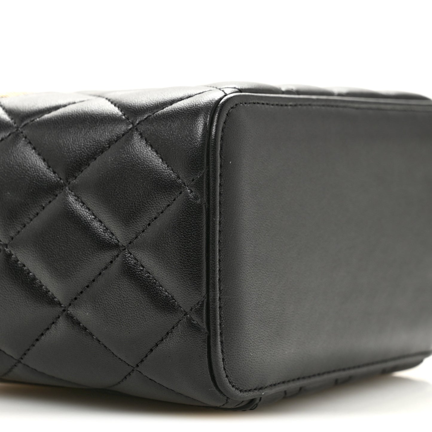 Lambskin Quilted Small Top Handle Vanity Case With Chain Black