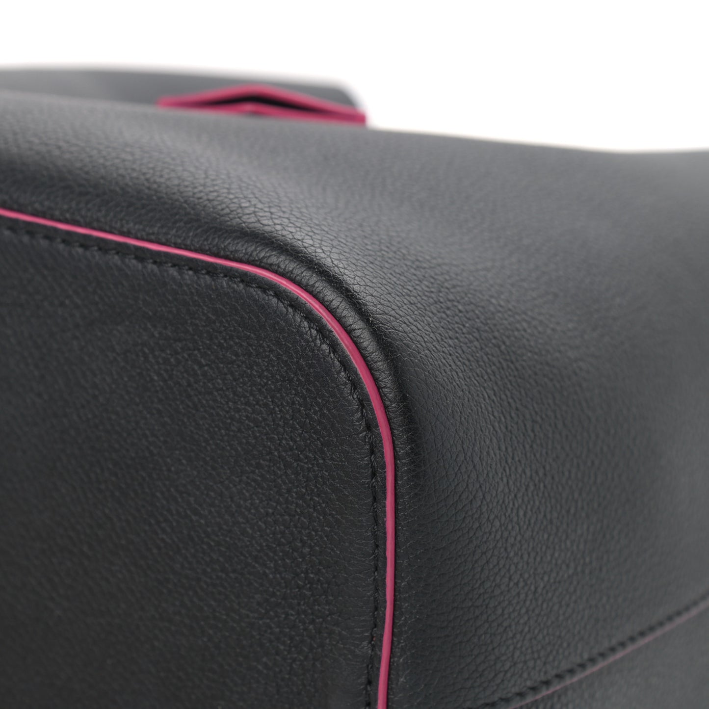 Calfskin Lockme Bucket Black