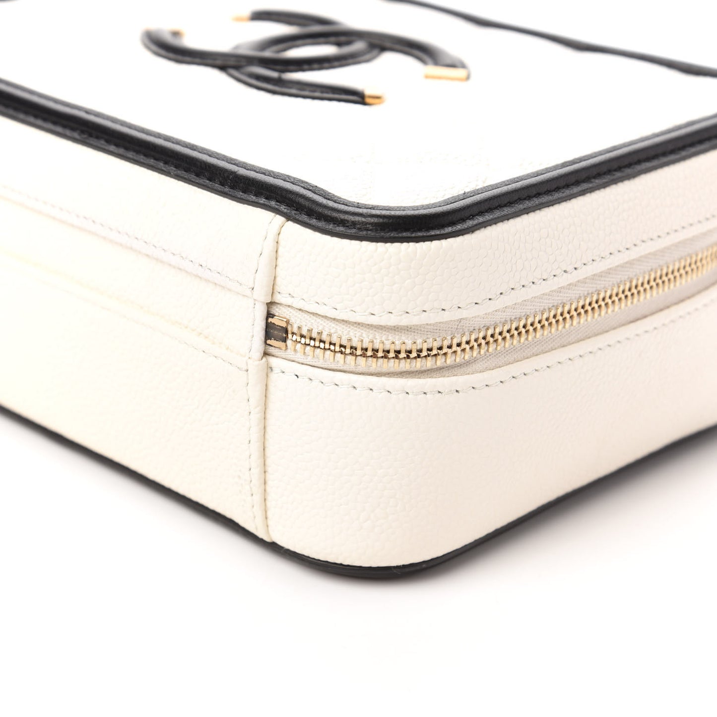 Caviar Quilted Medium CC Filigree Vanity Case White Black