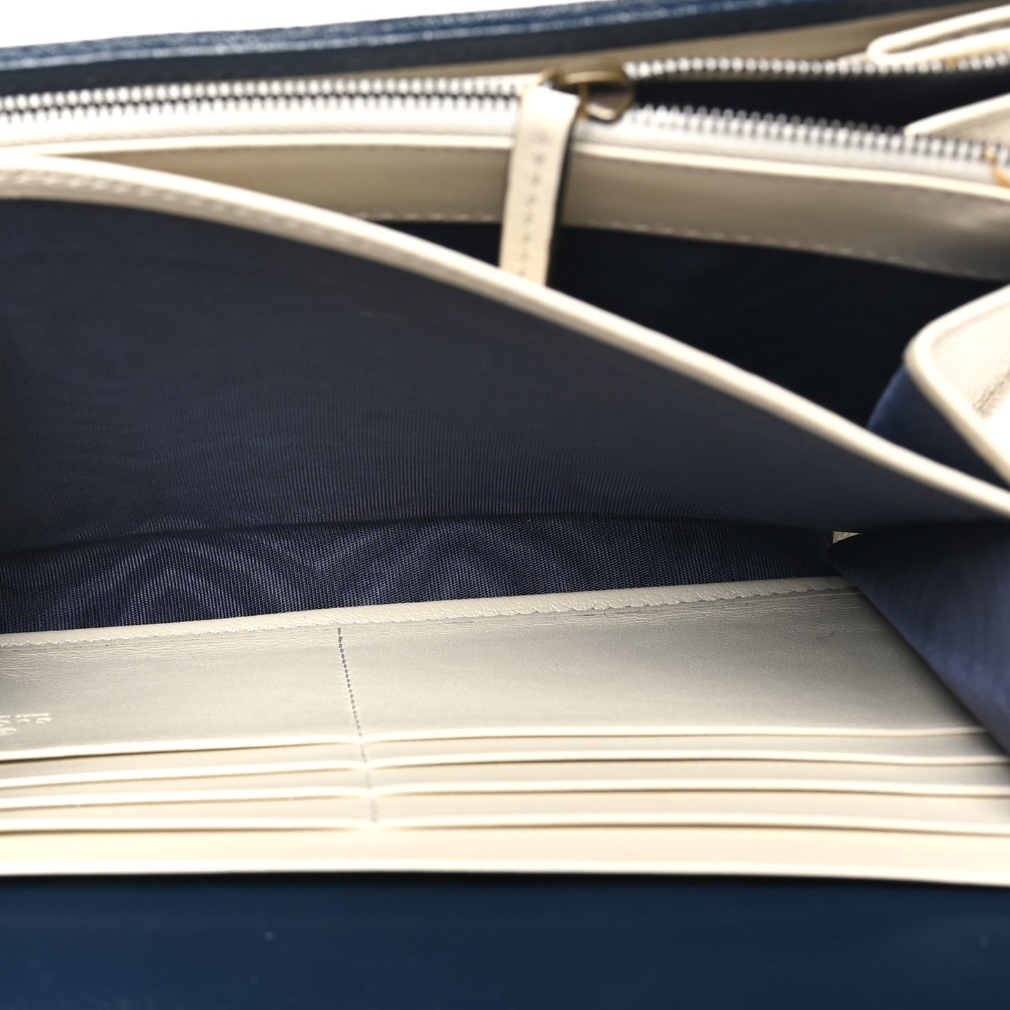 Vintage Effect Calfskin Matelasse Diagonal Torchon GG Marmont Chain Wallet Mystic White Blue Agata