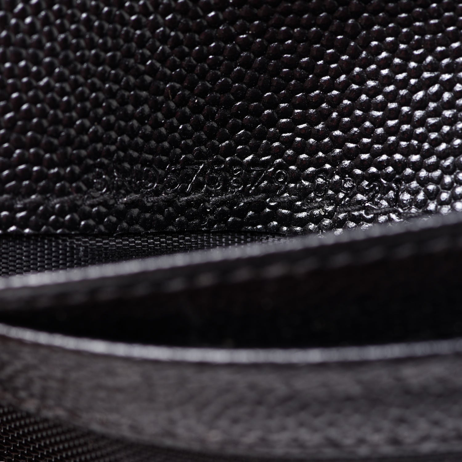 Saint Laurent Grain De Poudre Matelasse Chevron Monogram Zipped Card Case Black 7 of 8