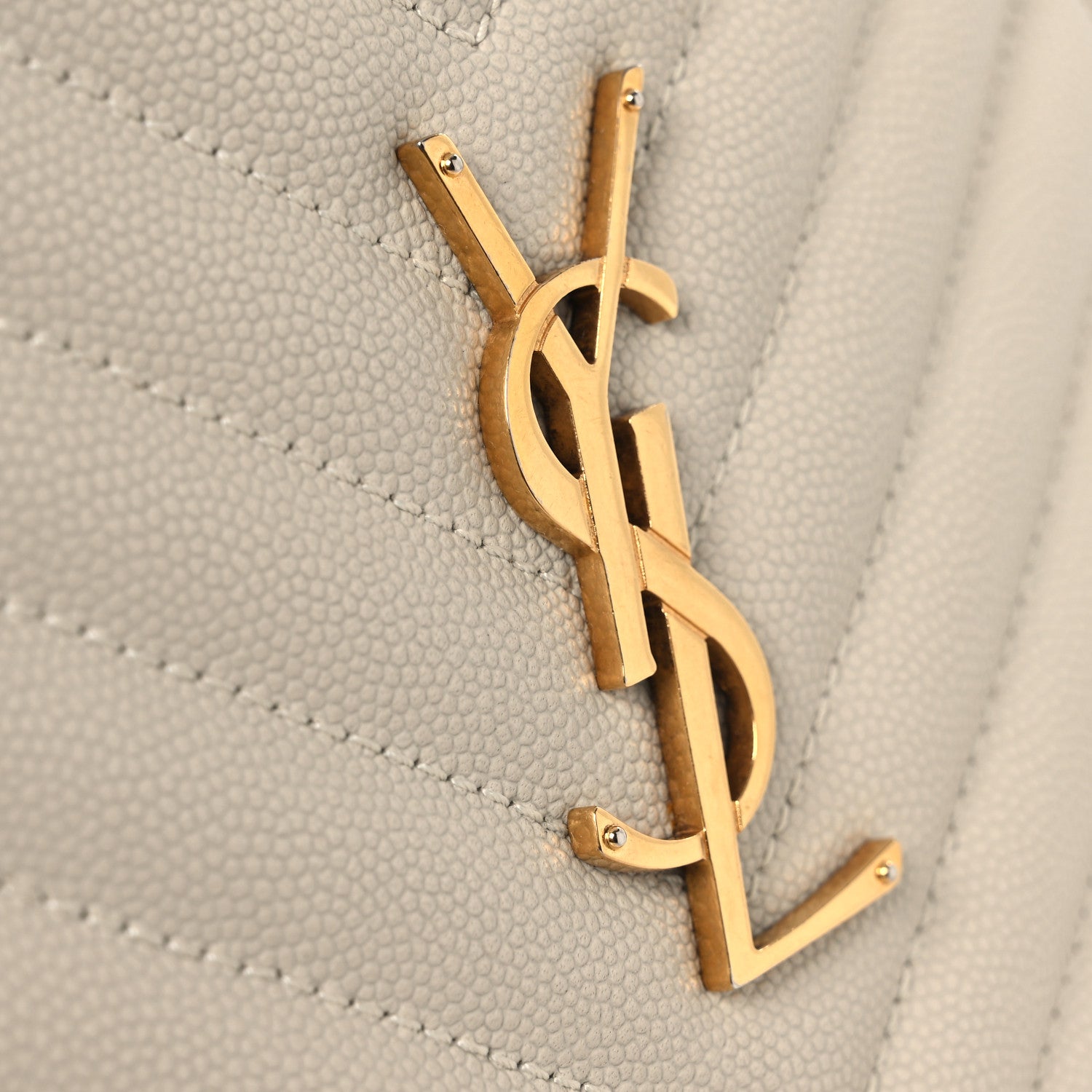 YSL フェイスクリーム ホワイト Saint Laurent Grain De Poudre Matelasse Chevron Quilted Round