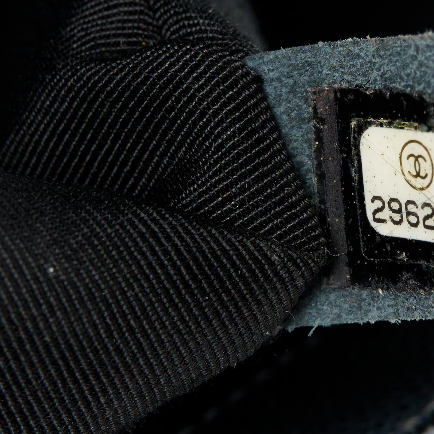 Caviar Quilted Medium Boy Flap Black