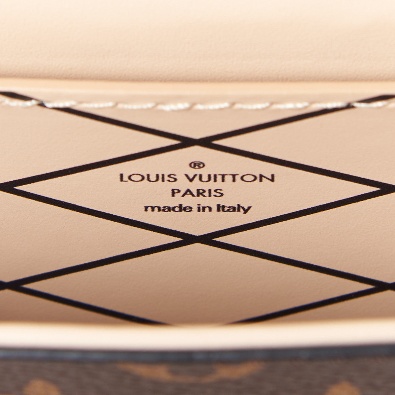 Monogram Pochette Trunk Verticale Black