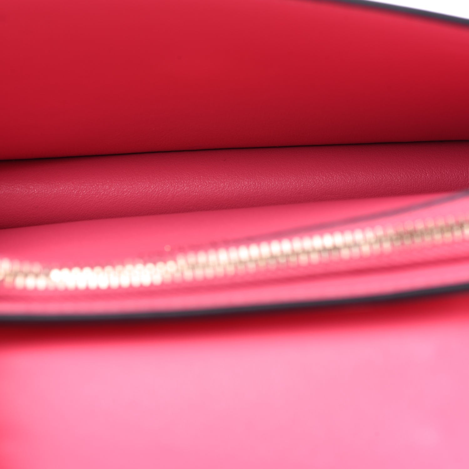 Valentino Garavani Calfskin Rockstud Phone Case With Chain Shadow Pink 5 of 10