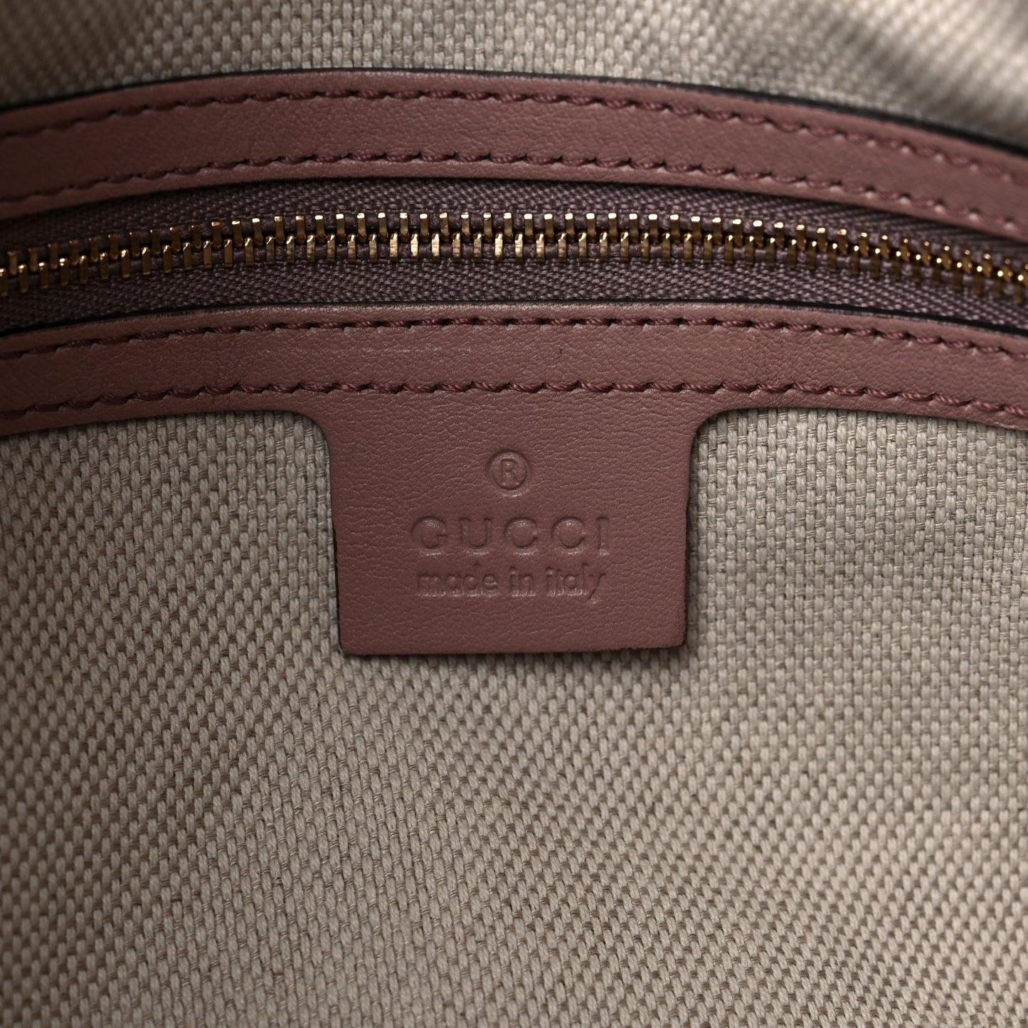 Patent Medium Soho Chain Shoulder Bag Dark Cipria