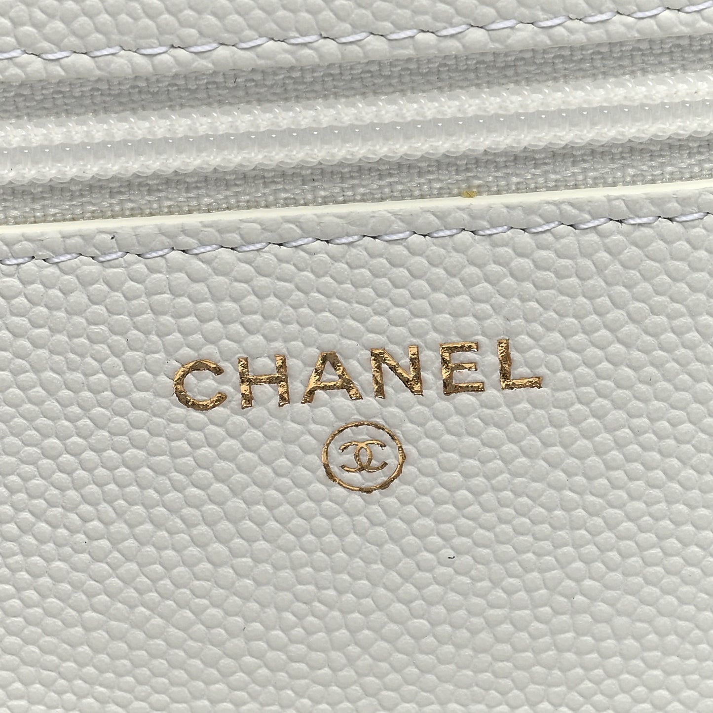 Caviar Quilted Chain Handle Round Wallet On Chain WOC White