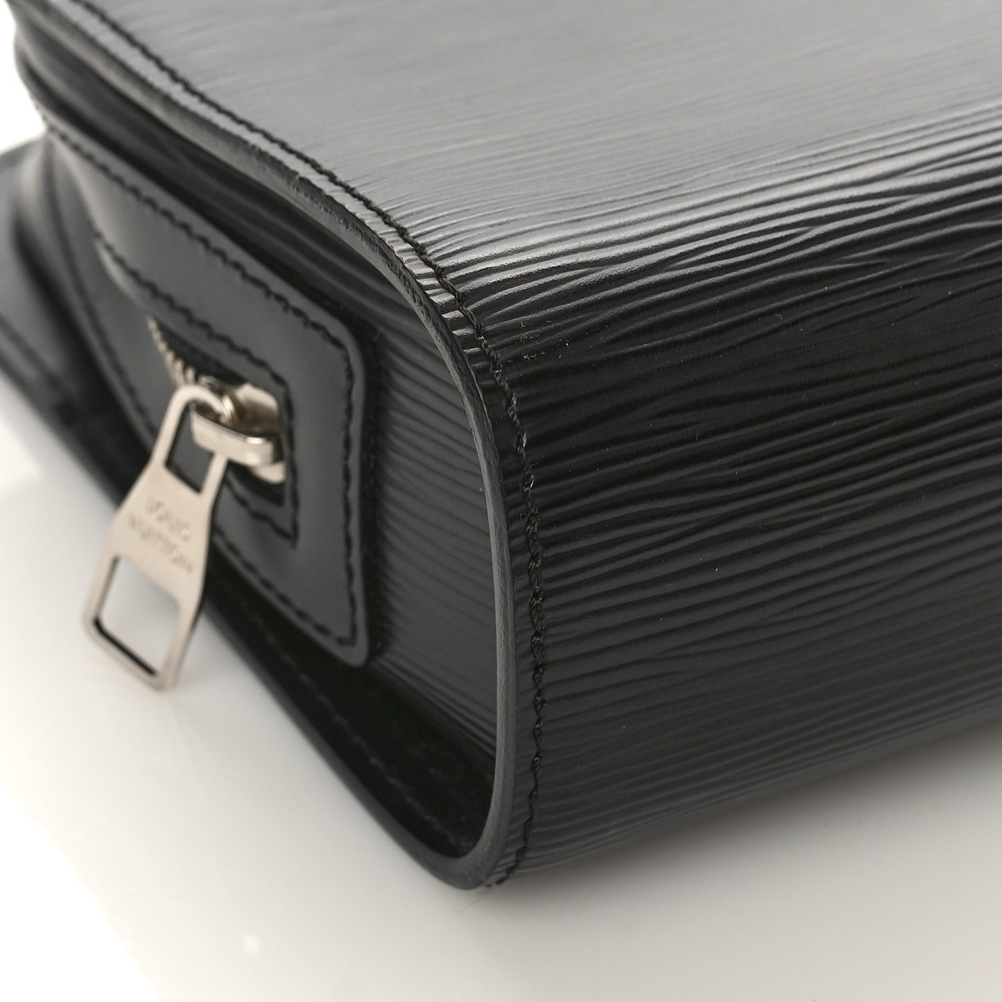 Epi Hoche Wristlet Black