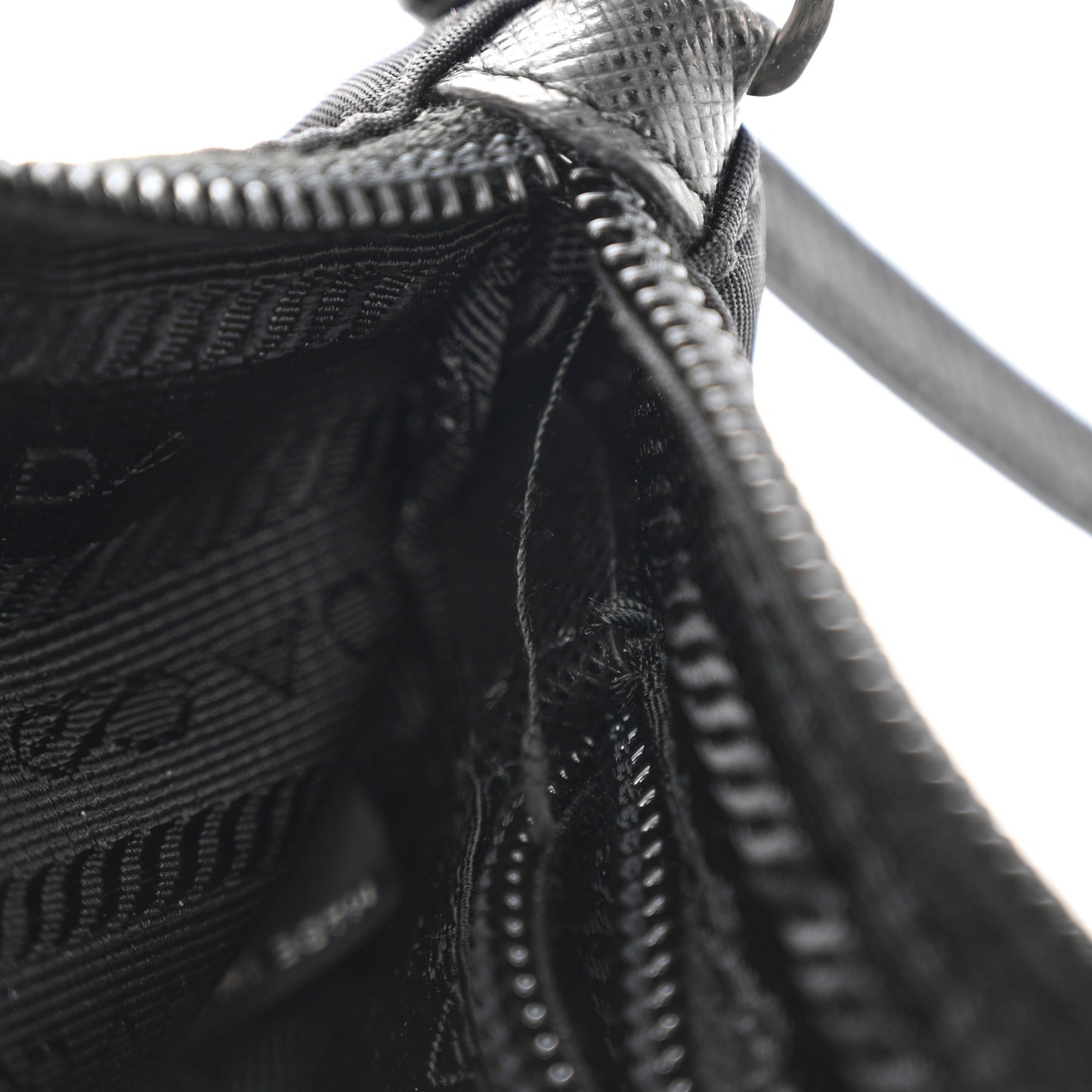 Re-Nylon Vela Pouch Black