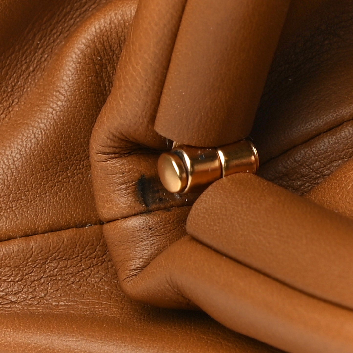 Butter Calfskin The Mini Pouch Cammello