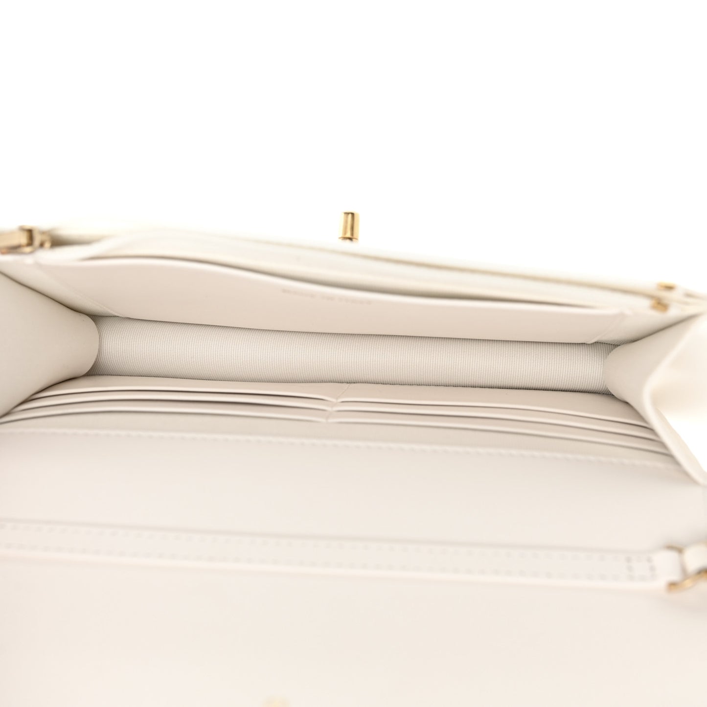 Pearly Caviar Quilted Fit For You Wallet On Chain WOC White