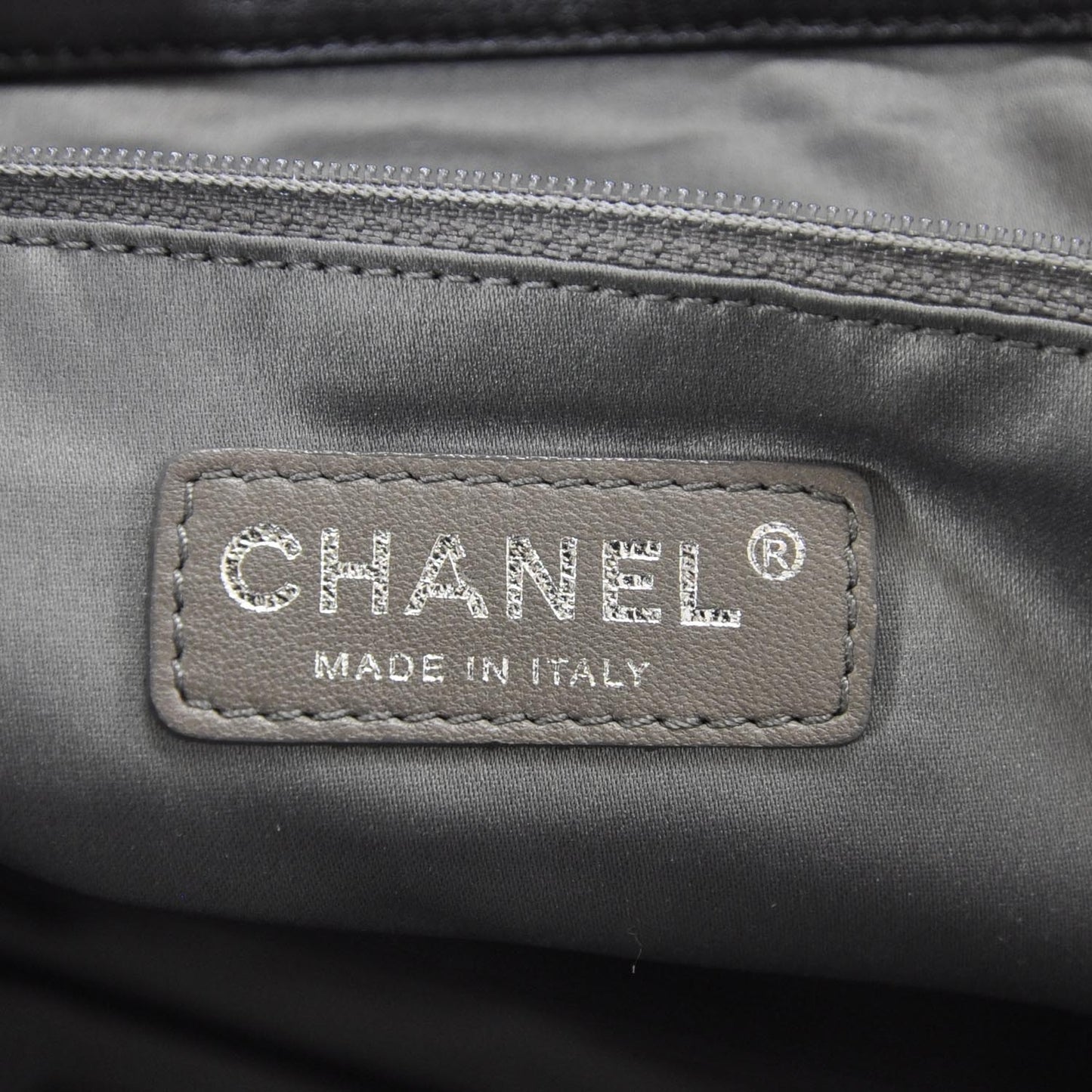 Leather Modern Chain Tote Black