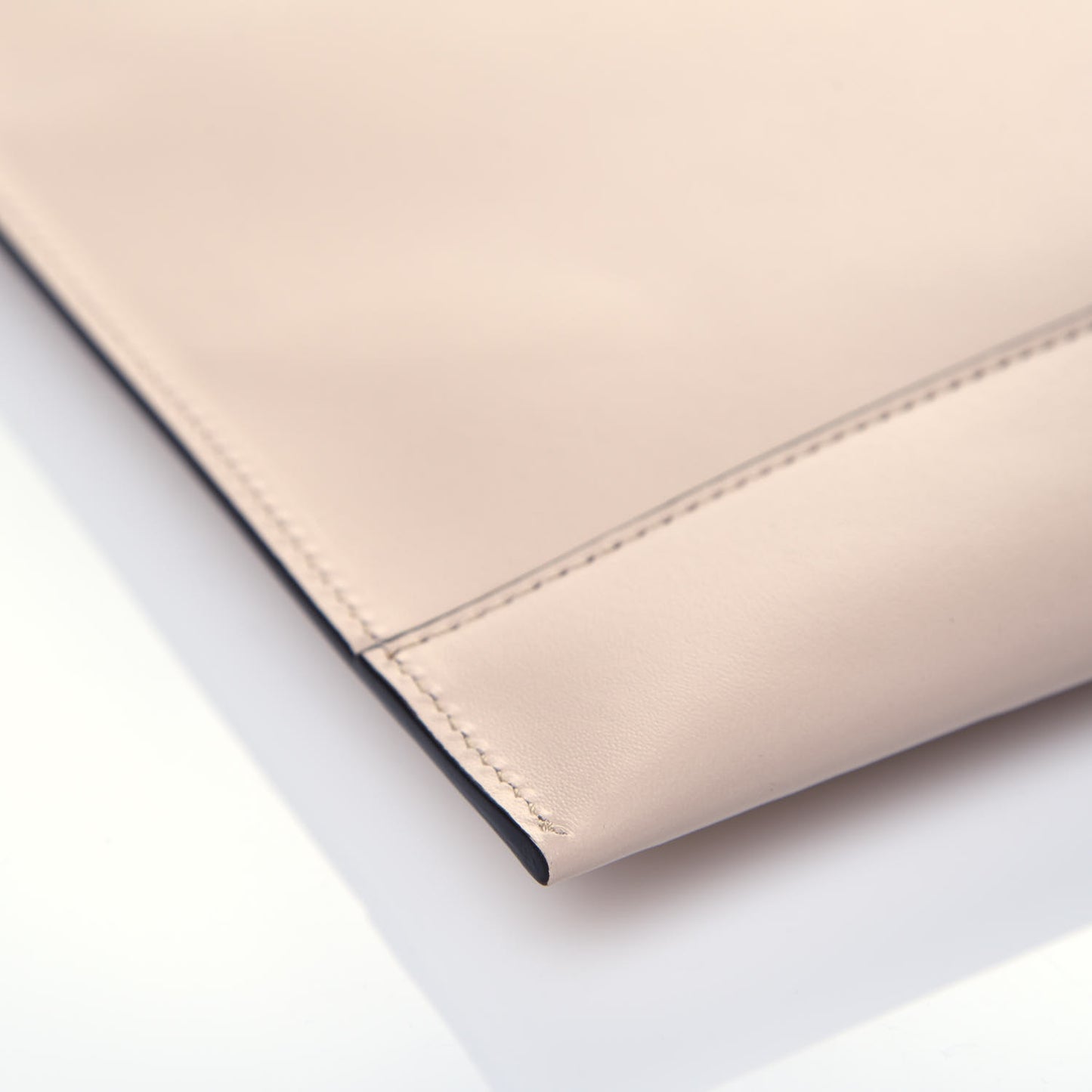 Vitello King Logo Embossed Large Flat Pouch Poudre