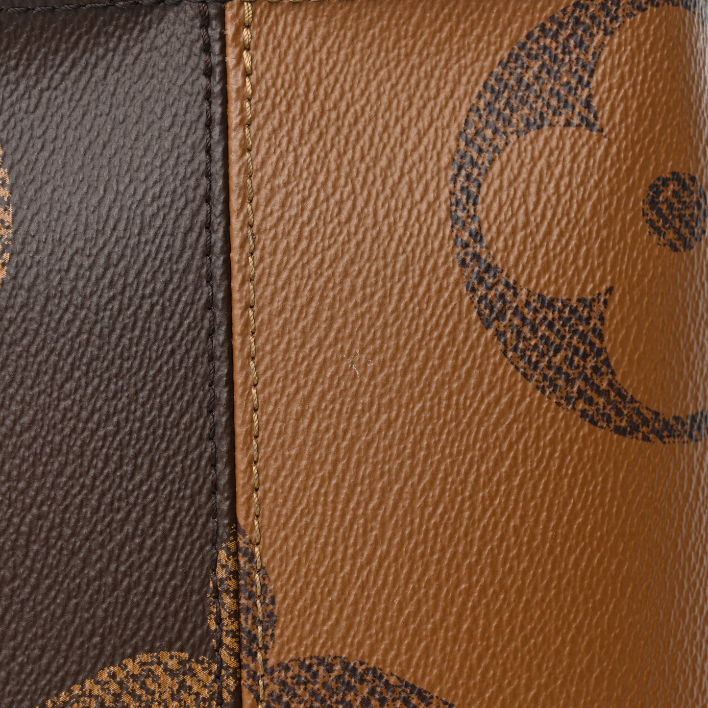 Reverse Monogram Giant Onthego MM