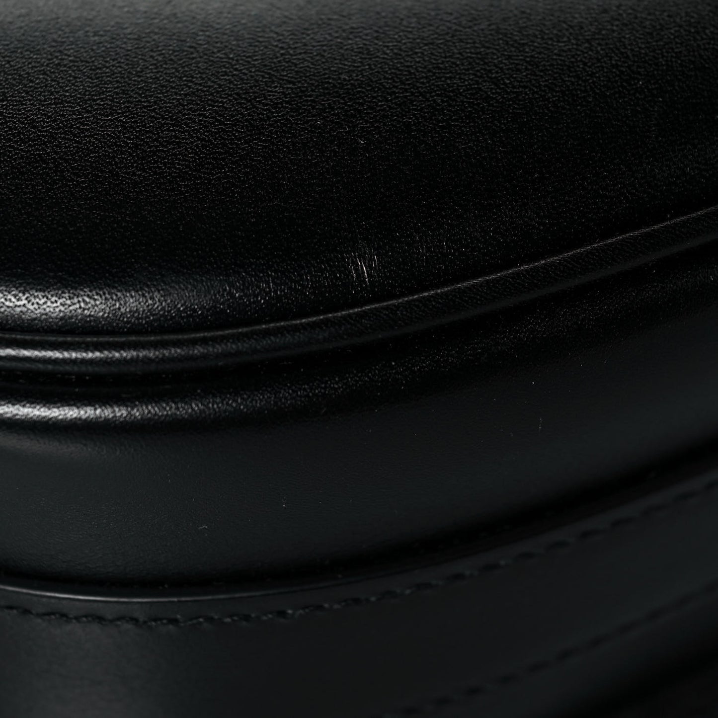 Box Calfskin Medium Bobby Flap Black