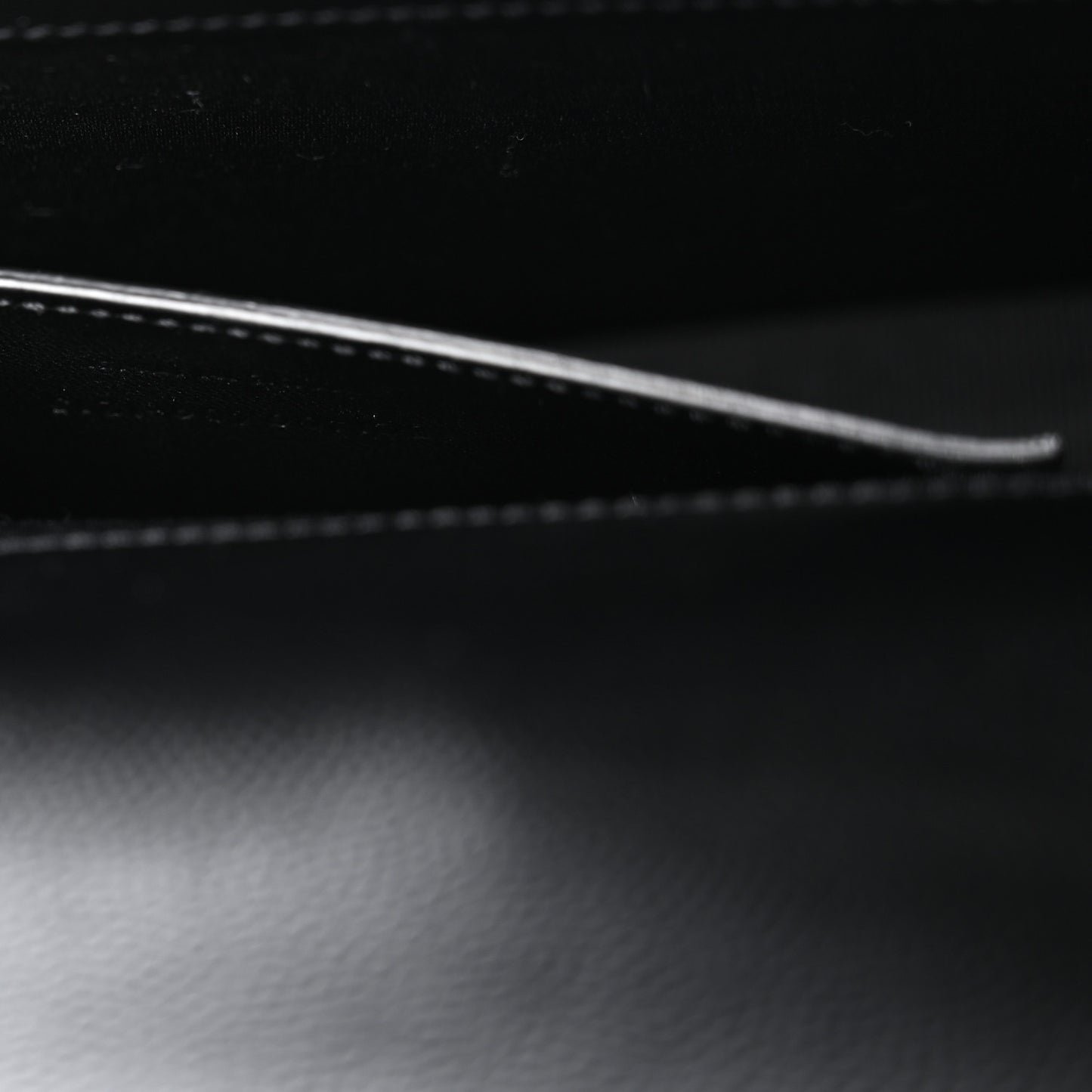 Grain De Poudre Classic Monogram Kate Clutch Black