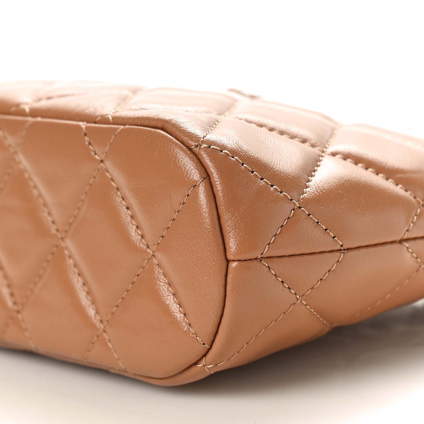 Shiny Lambskin Quilted Shiny Coco Clutch With Chain Dark Beige